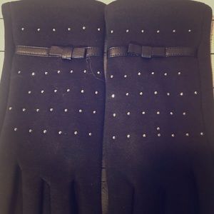 Black gloves w/ bow